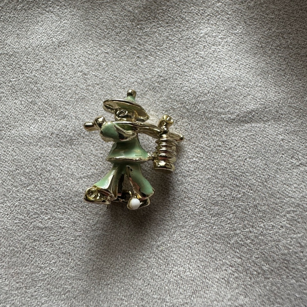 Vintage Green and Gold Brooch